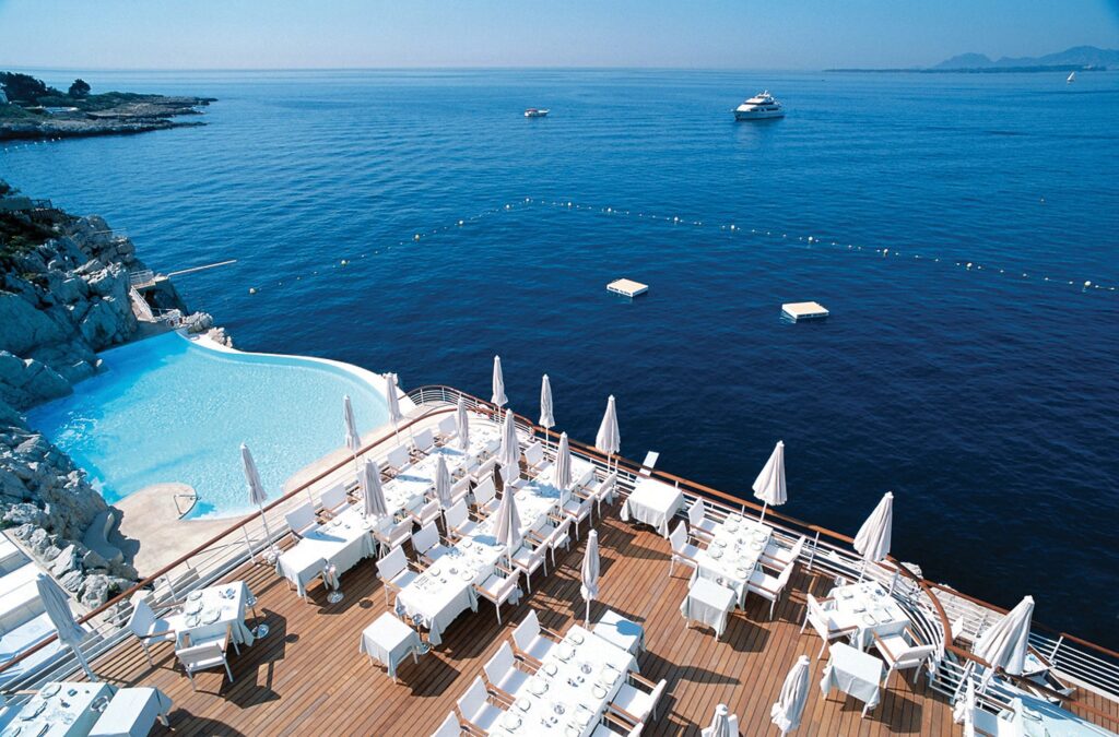 Antibes beach clubs luxury experience