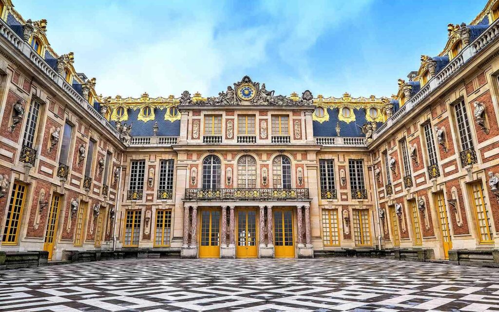 Private honeymoon tours of Versailles and Rothschild Gardens offer timeless elegance and curated experiences.